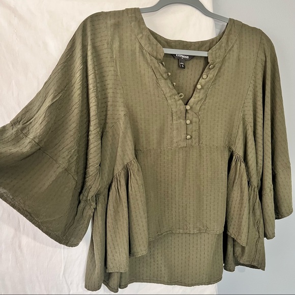 Express Casual Flowy Green Tunic Style Top in Women’s Size Medium - Picture 2 of 5